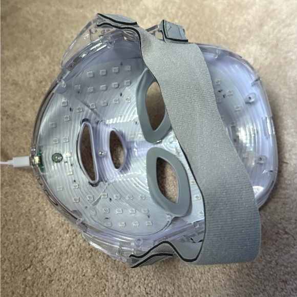 LED Light Therapy Mask & Neck Device - Picture 13 of 13